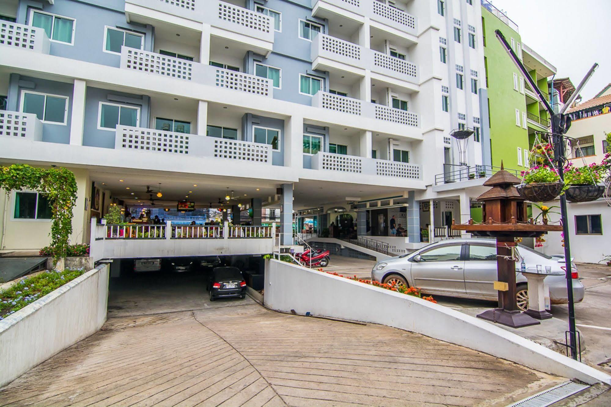 Sutus Court 1 Hotel Pattaya Exterior photo